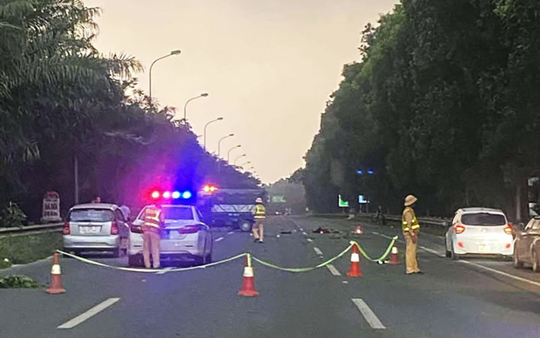 Bản tin TNGT 25/6: Nghi chạy ngược chiều tr&ecirc;n đại lộ Thăng Long, nam t&agrave;i xế xe m&aacute;y tử vong