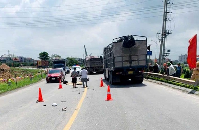 Hiện trường vụ tai nạn - Ảnh: B&aacute;o Hải Dương.