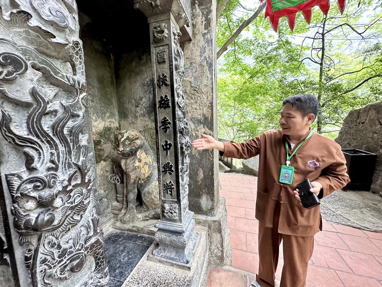 Chi&ecirc;m ngưỡng kiến tr&uacute;c đền Trần 700 năm tuổi giữa n&uacute;i rừng Tr&agrave;ng An- Ảnh 3.