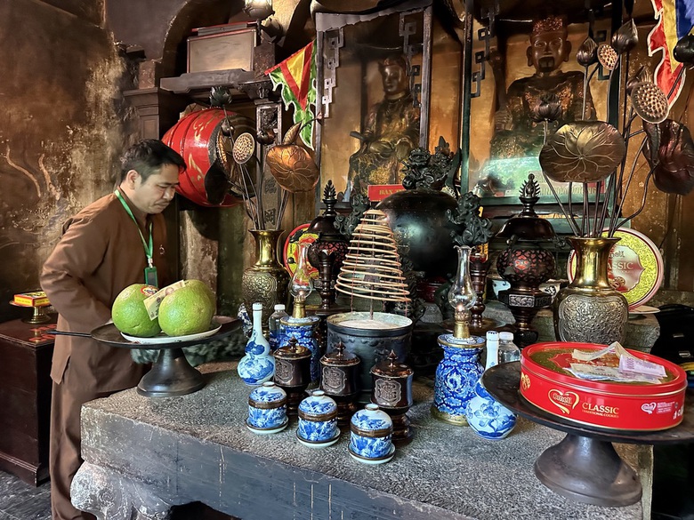 Chi&ecirc;m ngưỡng kiến tr&uacute;c đền Trần 700 năm tuổi giữa n&uacute;i rừng Tr&agrave;ng An- Ảnh 9.