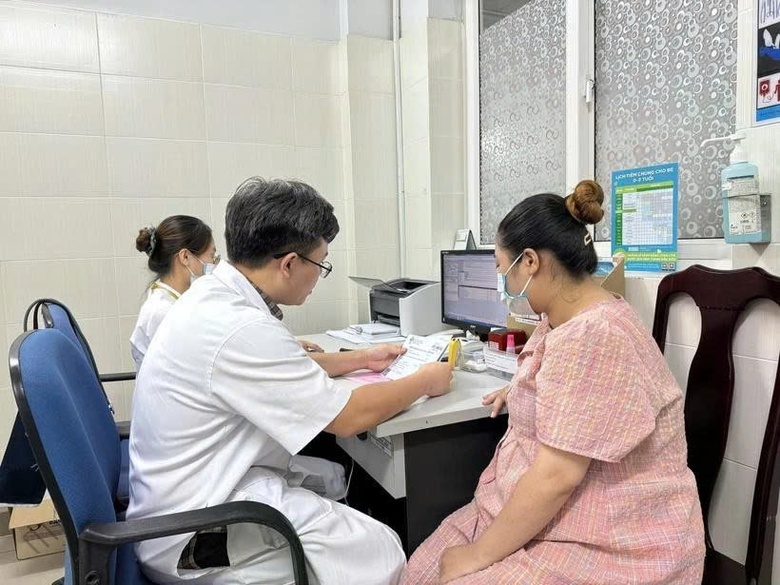 Bộ Nội vụ đề xuất 2 nh&oacute;m c&aacute;n bộ, c&ocirc;ng chức chưa phải tinh giản bi&ecirc;n chế ngay- Ảnh 1.