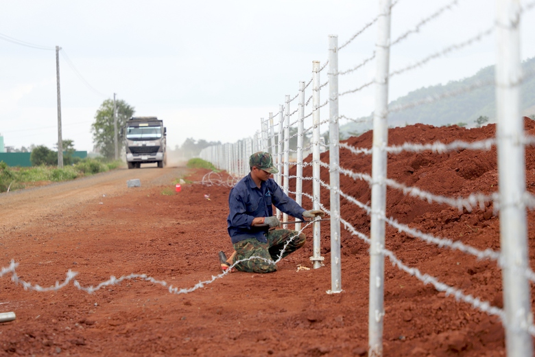Cao tốc Kh&aacute;nh H&ograve;a - Bu&ocirc;n Ma Thuột: Bắt đầu thi c&ocirc;ng hệ thống ATGT, nỗ lực về đ&iacute;ch đ&uacute;ng hẹn- Ảnh 4.