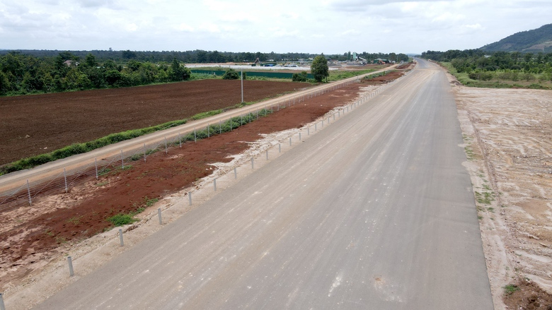 Cao tốc Kh&aacute;nh H&ograve;a - Bu&ocirc;n Ma Thuột: Bắt đầu thi c&ocirc;ng hệ thống ATGT, nỗ lực về đ&iacute;ch đ&uacute;ng hẹn- Ảnh 9.