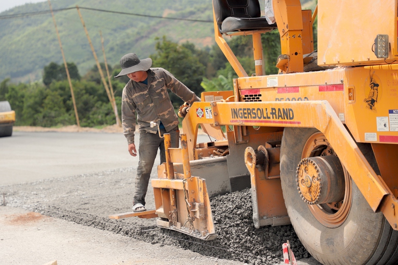 Cao tốc Kh&aacute;nh H&ograve;a - Bu&ocirc;n Ma Thuột: Bắt đầu thi c&ocirc;ng hệ thống ATGT, nỗ lực về đ&iacute;ch đ&uacute;ng hẹn- Ảnh 10.