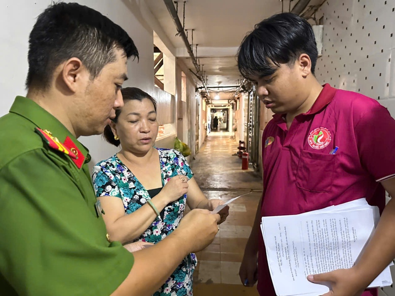 TP.HCM: Th&aacute;o gỡ &ldquo;chuồng cọp&rdquo; ở chung cư Thanh Đa sau vụ ch&aacute;y cư x&aacute; Độc Lập- Ảnh 3.