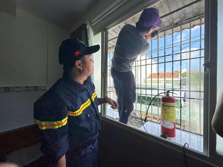 TP.HCM: Th&aacute;o gỡ &ldquo;chuồng cọp&rdquo; ở chung cư Thanh Đa sau vụ ch&aacute;y cư x&aacute; Độc Lập- Ảnh 8.