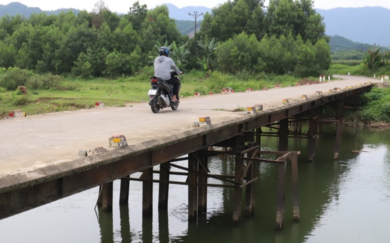 Nguy cơ sập cầu từ hai tuyến huyết mạch ở H&agrave; Tĩnh- Ảnh 1.