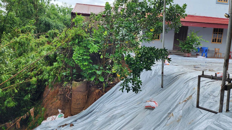 Bắc Ninh: Nhiều nhà có nguy cơ sạt lở, chính quyền khẩn cấp sơ tán người dân- Ảnh 9. Bắc Ninh: Nhiều nhà có nguy cơ sạt lở, chính quyền khẩn cấp sơ tán người dân- Ảnh 9.