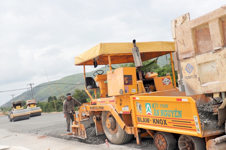 Cao tốc Kh&aacute;nh H&ograve;a - Bu&ocirc;n Ma Thuột: Bắt đầu thi c&ocirc;ng hệ thống ATGT, nỗ lực về đ&iacute;ch đ&uacute;ng hẹn- Ảnh 13.