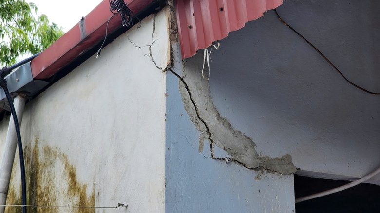 Bắc Ninh: Nhiều nhà có nguy cơ sạt lở, chính quyền khẩn cấp sơ tán người dân- Ảnh 11. Bắc Ninh: Nhiều nhà có nguy cơ sạt lở, chính quyền khẩn cấp sơ tán người dân- Ảnh 11.