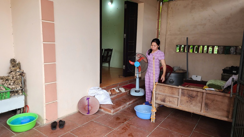 Bắc Ninh: Nhiều nhà có nguy cơ sạt lở, chính quyền khẩn cấp sơ tán người dân- Ảnh 16. Bắc Ninh: Nhiều nhà có nguy cơ sạt lở, chính quyền khẩn cấp sơ tán người dân- Ảnh 16.