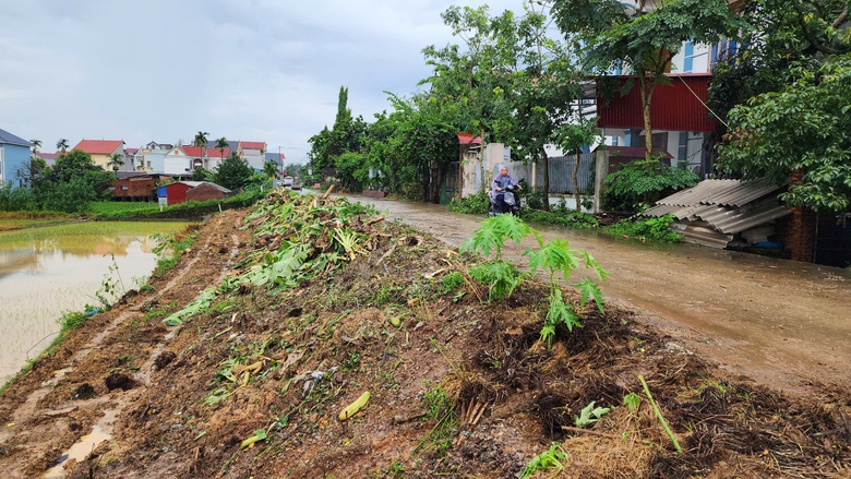 Bắc Ninh: Nhiều nhà có nguy cơ sạt lở, chính quyền khẩn cấp sơ tán người dân- Ảnh 23. Bắc Ninh: Nhiều nhà có nguy cơ sạt lở, chính quyền khẩn cấp sơ tán người dân- Ảnh 23.