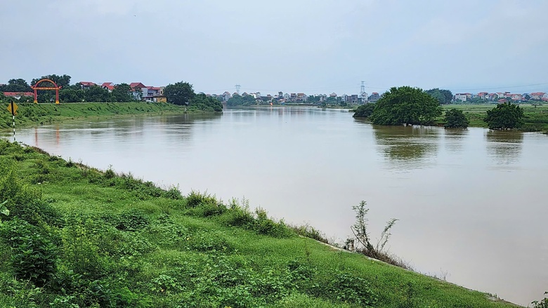 Bắc Ninh: Nhiều nhà có nguy cơ sạt lở, chính quyền khẩn cấp sơ tán người dân- Ảnh 29. Bắc Ninh: Nhiều nhà có nguy cơ sạt lở, chính quyền khẩn cấp sơ tán người dân- Ảnh 29.