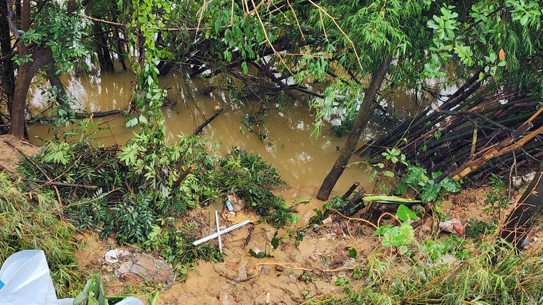 Chủ tịch tỉnh Bắc Ninh chỉ đạo khẩn trương khắc phục sự cố sạt lở đ&ecirc; s&ocirc;ng Cầu- Ảnh 2.