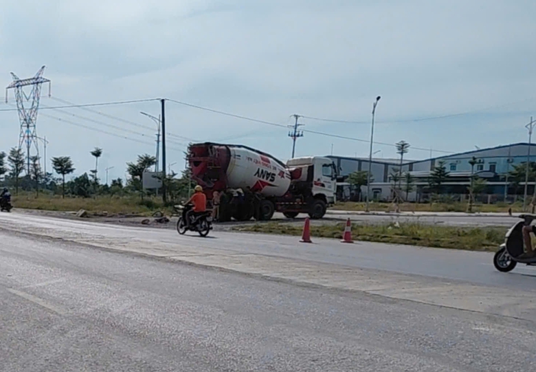 Người phụ nữ tử vong sau va chạm với xe bồn tr&ecirc;n QL8 qua H&agrave; Tĩnh- Ảnh 1.