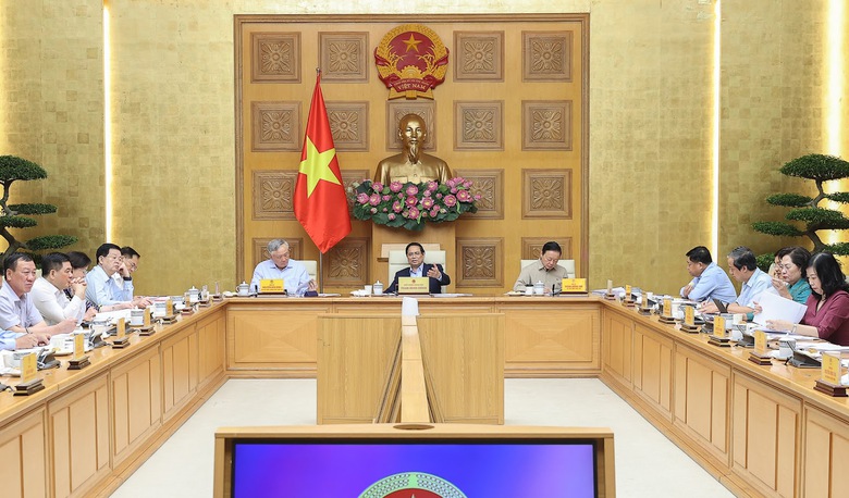 Thủ tướng: Quyết liệt đưa ch&iacute;nh quyền hai cấp vận h&agrave;nh trơn tru, hiệu quả- Ảnh 2.