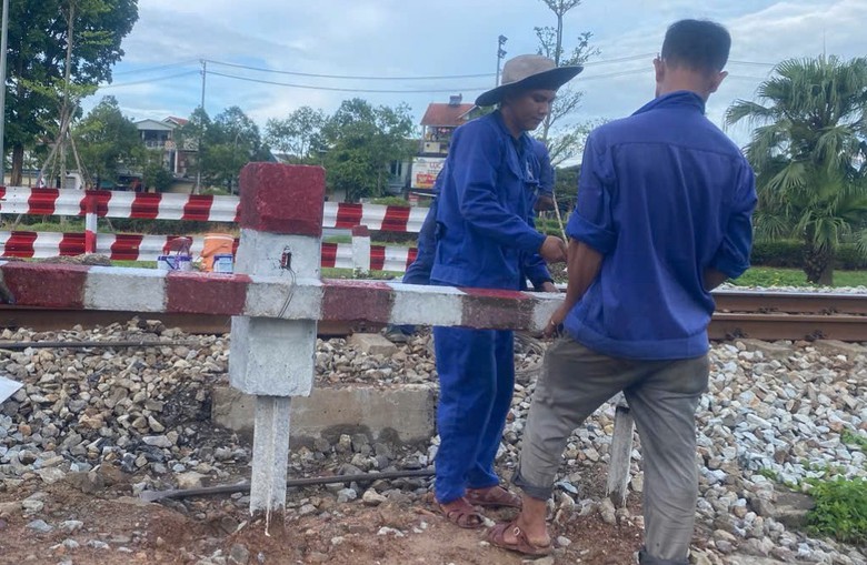 Huế: R&agrave;o đ&oacute;ng c&aacute;c lối đi &ldquo;tử thần&rdquo; băng ngang đường sắt Bắc - Nam- Ảnh 8.