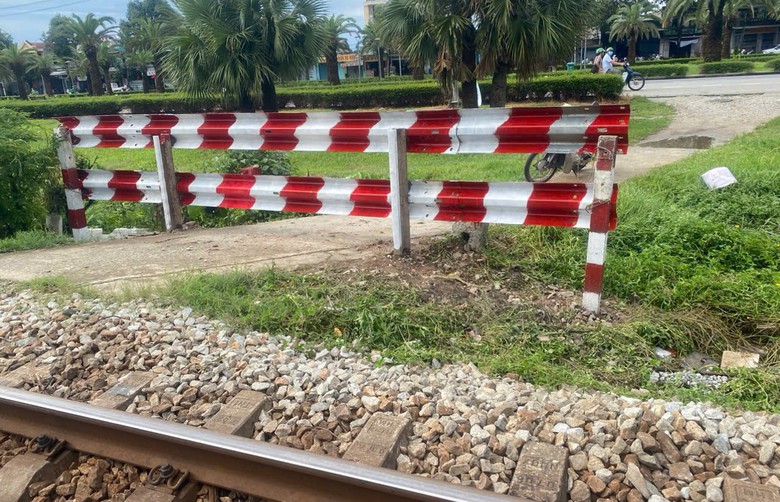 Huế: R&agrave;o đ&oacute;ng c&aacute;c lối đi &ldquo;tử thần&rdquo; băng ngang đường sắt Bắc - Nam- Ảnh 14.