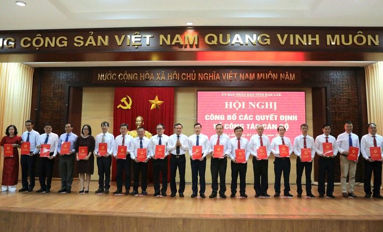 Chủ tịch UBND TP Tuy H&ograve;a cũ l&agrave;m Gi&aacute;m đốc Sở X&acirc;y dựng Đắk Lắk- Ảnh 2.