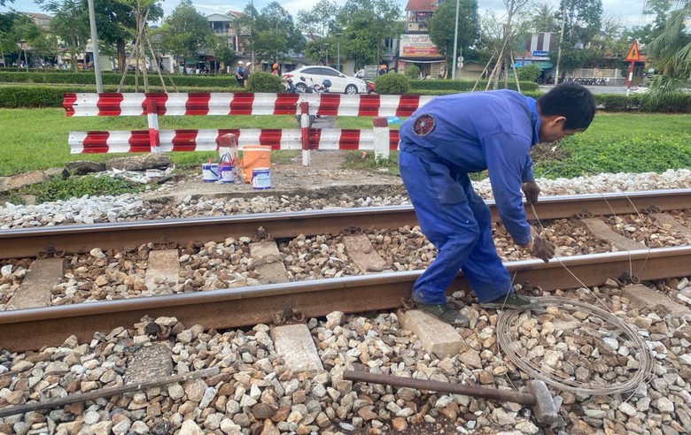 Huế: R&agrave;o đ&oacute;ng c&aacute;c lối đi &ldquo;tử thần&rdquo; băng ngang đường sắt Bắc - Nam- Ảnh 10.