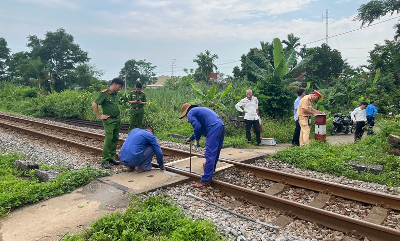 Huế: R&agrave;o đ&oacute;ng c&aacute;c lối đi &ldquo;tử thần&rdquo; băng ngang đường sắt Bắc - Nam- Ảnh 12.