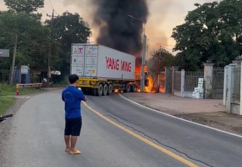 Đồng Nai: Hai xe đầu k&eacute;o bốc ch&aacute;y dữ dội sau va chạm tr&ecirc;n đường tỉnh 769- Ảnh 2.