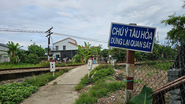 Huế: R&agrave;o đ&oacute;ng c&aacute;c lối đi &ldquo;tử thần&rdquo; băng ngang đường sắt Bắc - Nam- Ảnh 4.