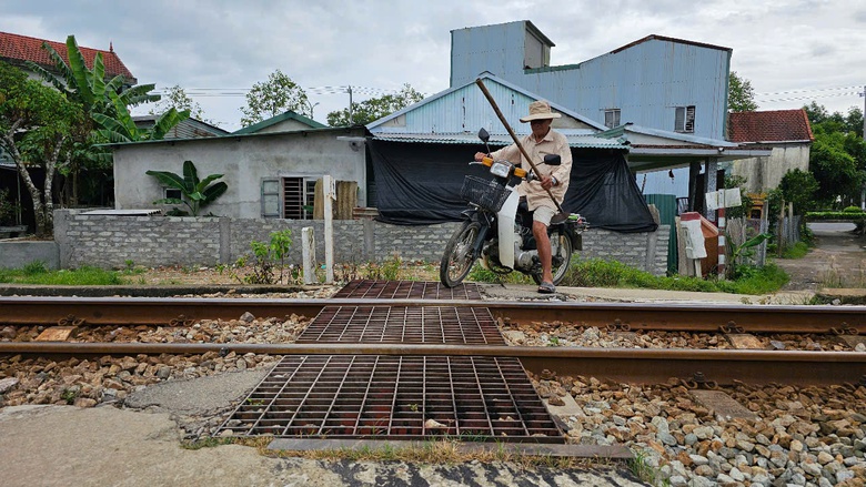 Huế: R&agrave;o đ&oacute;ng c&aacute;c lối đi &ldquo;tử thần&rdquo; băng ngang đường sắt Bắc - Nam- Ảnh 6.