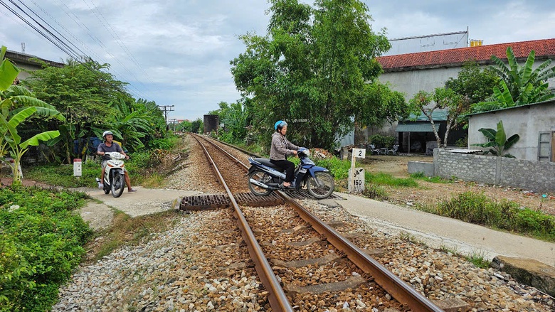 Huế: R&agrave;o đ&oacute;ng c&aacute;c lối đi &ldquo;tử thần&rdquo; băng ngang đường sắt Bắc - Nam- Ảnh 5.
