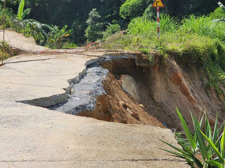 Thanh H&oacute;a: Sa N&aacute; lại sạt lở sau b&atilde;o số 3, nỗi &aacute;m ảnh &ugrave;a về trong từng cơn mưa- Ảnh 3.