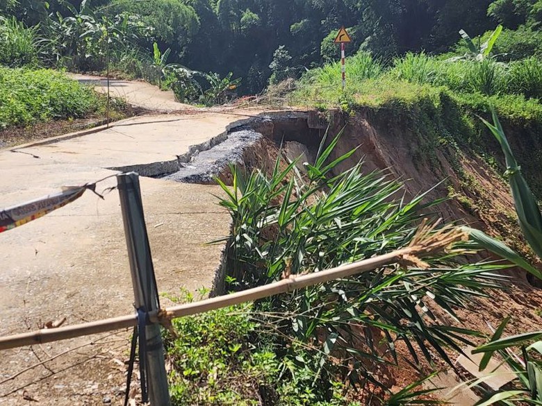 Thanh H&oacute;a: Sa N&aacute; lại sạt lở sau b&atilde;o số 3, nỗi &aacute;m ảnh &ugrave;a về trong từng cơn mưa- Ảnh 4.