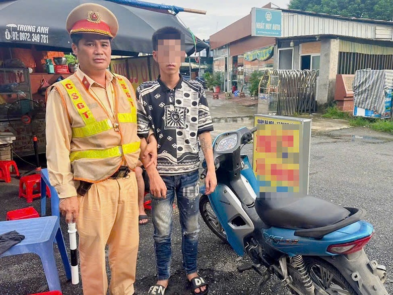 Thiếu niên trộm xe máy ở Nghệ An, điều khiển ra Hà Nội tiêu thụ- Ảnh 1. Thiếu niên trộm xe máy ở Nghệ An, điều khiển ra Hà Nội tiêu thụ- Ảnh 1.