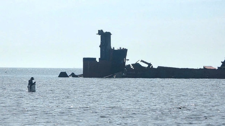 Kh&aacute;nh H&ograve;a trục vớt t&agrave;u hơn 4.500 tấn mắc cạn ba năm- Ảnh 3.