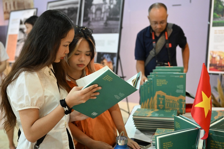 Khơi dậy h&agrave;o kh&iacute; d&acirc;n tộc qua triển l&atilde;m đặc biệt từ t&agrave;i liệu lưu trữ quốc gia- Ảnh 5.