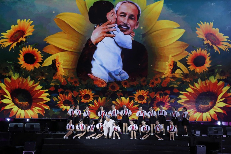 H&agrave; Nội t&aacute;i hiện h&agrave;o kh&iacute; m&ugrave;a Thu lịch sử 1945 trong đ&ecirc;m nghệ thuật đặc biệt- Ảnh 5.