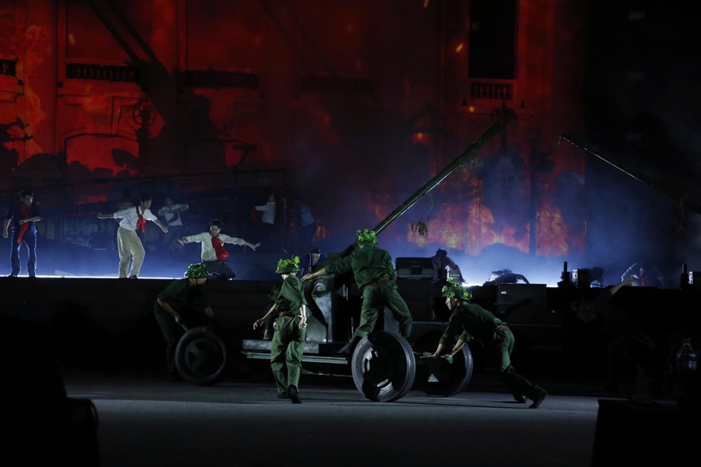 H&agrave; Nội t&aacute;i hiện h&agrave;o kh&iacute; m&ugrave;a Thu lịch sử 1945 trong đ&ecirc;m nghệ thuật đặc biệt- Ảnh 8.