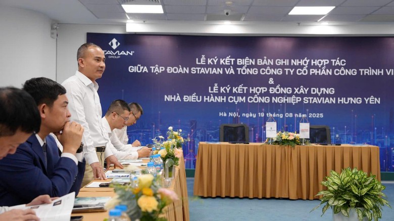 A group of people at a conference  AI-generated content may be incorrect.