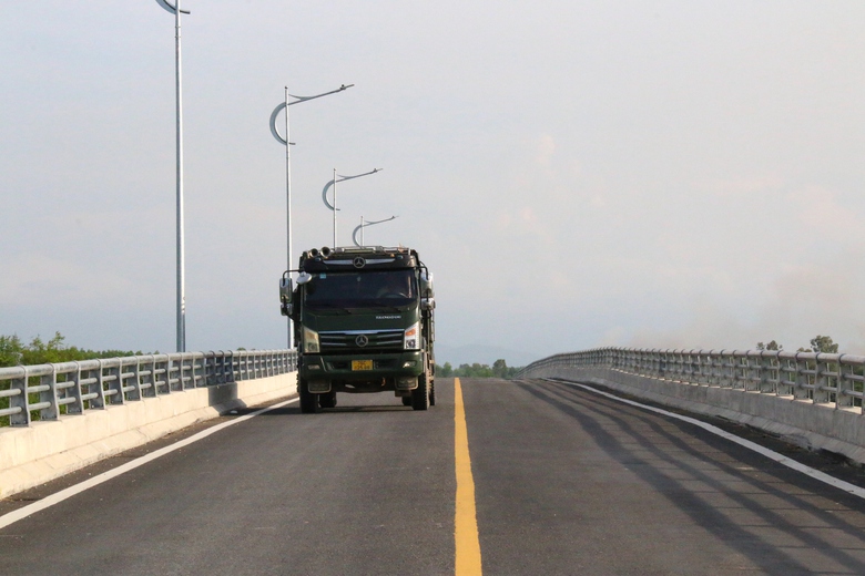 Những c&acirc;y cầu vững ch&atilde;i gi&uacute;p người d&acirc;n miền n&uacute;i Quảng Ng&atilde;i vượt lũ an to&agrave;n- Ảnh 10.