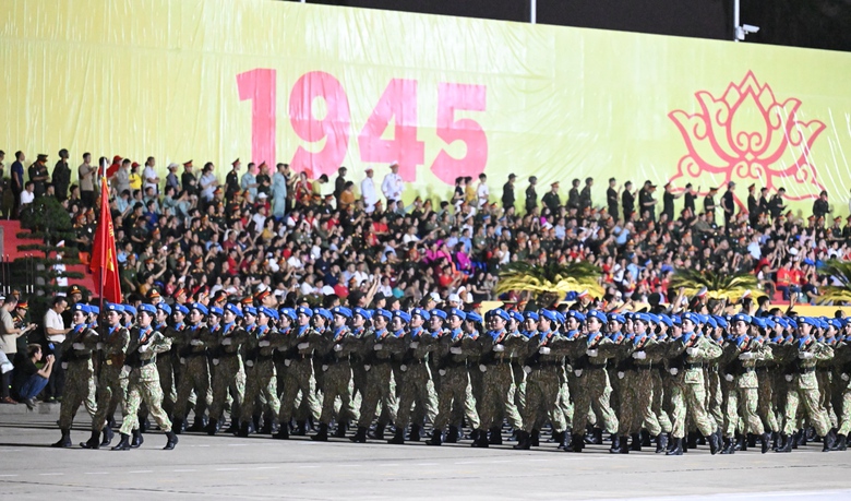 Những "b&ocirc;ng hồng th&eacute;p" g&aacute;c t&igrave;nh ri&ecirc;ng, chắc tay s&uacute;ng tr&ecirc;n thao trường hướng về đại lễ- Ảnh 5.