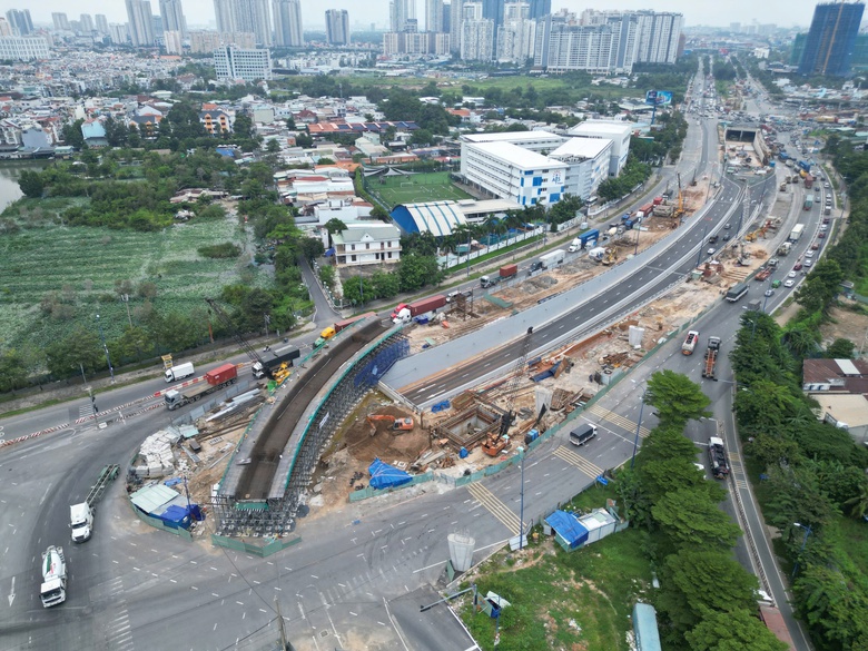 Chậm 1 năm, rút còn 4 tháng: Nút giao An Phú liệu có về đích kịp nếu “3 ca, 4 kíp”?- Ảnh 4. Chậm 1 năm, rút còn 4 tháng: Nút giao An Phú liệu có về đích kịp nếu “3 ca, 4 kíp”?- Ảnh 4.