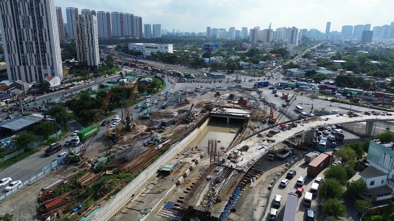 Chậm 1 năm, rút còn 4 tháng: Nút giao An Phú liệu có về đích kịp nếu “3 ca, 4 kíp”?- Ảnh 3. Chậm 1 năm, rút còn 4 tháng: Nút giao An Phú liệu có về đích kịp nếu “3 ca, 4 kíp”?- Ảnh 3.