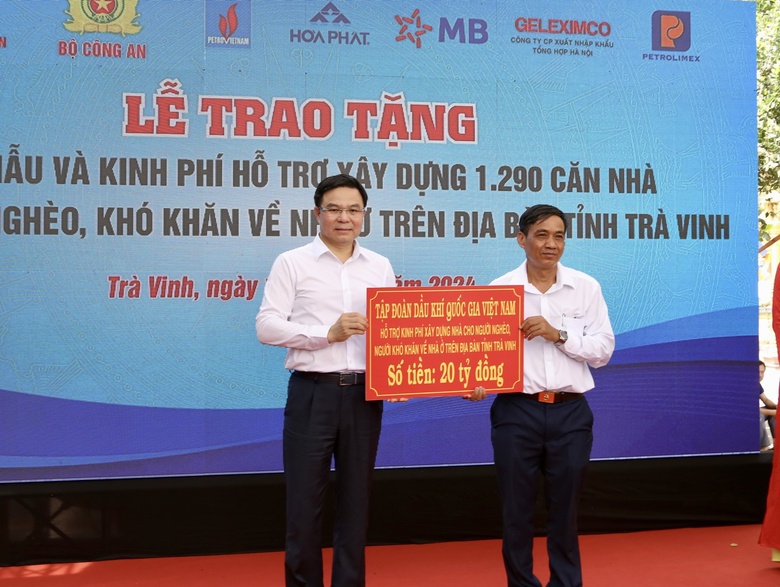 Petrovietnam nhận Bằng khen Thủ tướng trong phong tr&agrave;o thi đua x&oacute;a nh&agrave; tạm, nh&agrave; dột n&aacute;t- Ảnh 2.