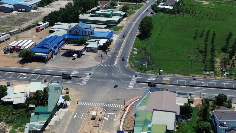 Vướng mặt bằng, nhiều hạng mục bổ sung tr&ecirc;n cao tốc Phan Thiết - Dầu Gi&acirc;y lo chậm tiến độ- Ảnh 1.