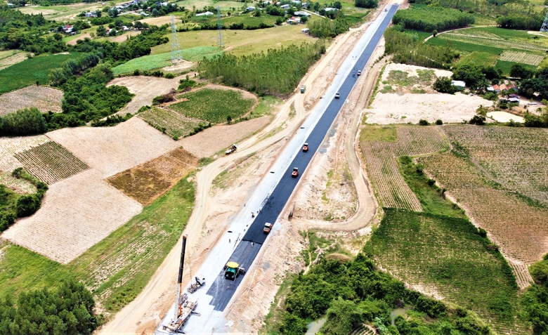 Cận cảnh 20km đầu cao tốc Khánh Hòa - Buôn Ma Thuột tăng tốc về đích- Ảnh 1. Cận cảnh 20km đầu cao tốc Khánh Hòa - Buôn Ma Thuột tăng tốc về đích- Ảnh 1.