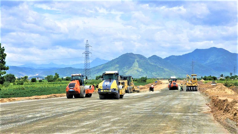 Cận cảnh 20km đầu cao tốc Khánh Hòa - Buôn Ma Thuột tăng tốc về đích- Ảnh 9. Cận cảnh 20km đầu cao tốc Khánh Hòa - Buôn Ma Thuột tăng tốc về đích- Ảnh 9.