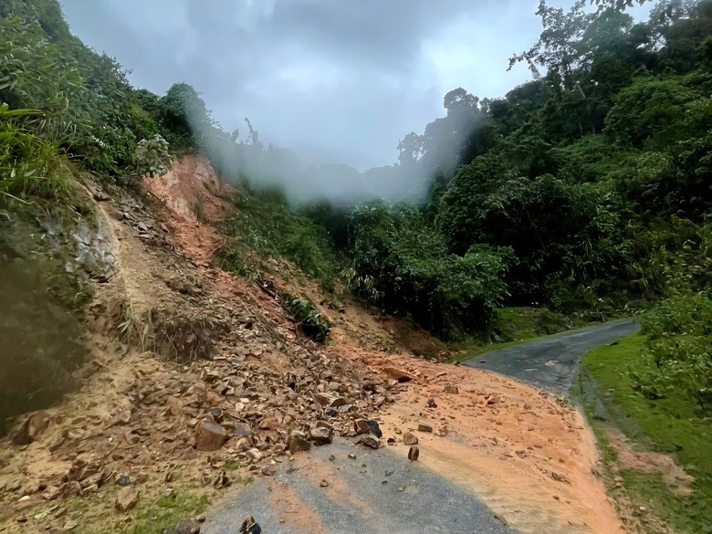 Nghệ An: Mưa lớn k&eacute;o d&agrave;i g&acirc;y sạt lở nghi&ecirc;m trọng tại x&atilde; Tam Quang- Ảnh 1.