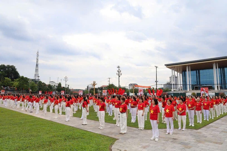 Người d&acirc;n L&agrave;o Cai phấn khởi ch&agrave;o đ&oacute;n Tết Độc lập 2/9- Ảnh 4.