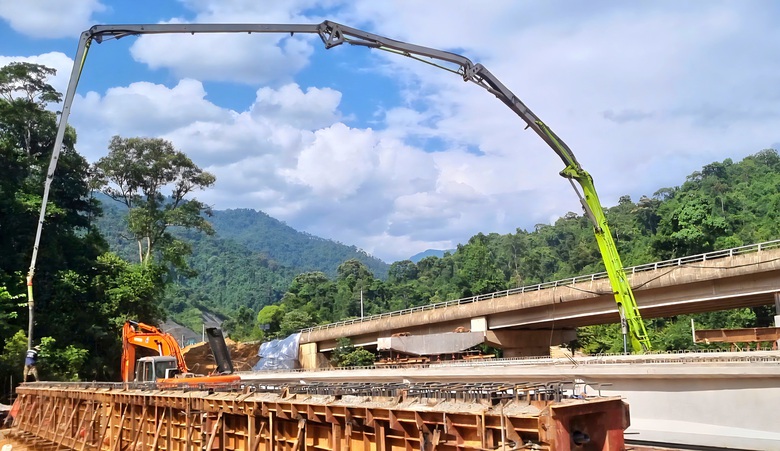 Ng&agrave;y hối hả, đ&ecirc;m s&aacute;ng đ&egrave;n thi c&ocirc;ng cao tốc La Sơn - H&ograve;a Li&ecirc;n- Ảnh 4.