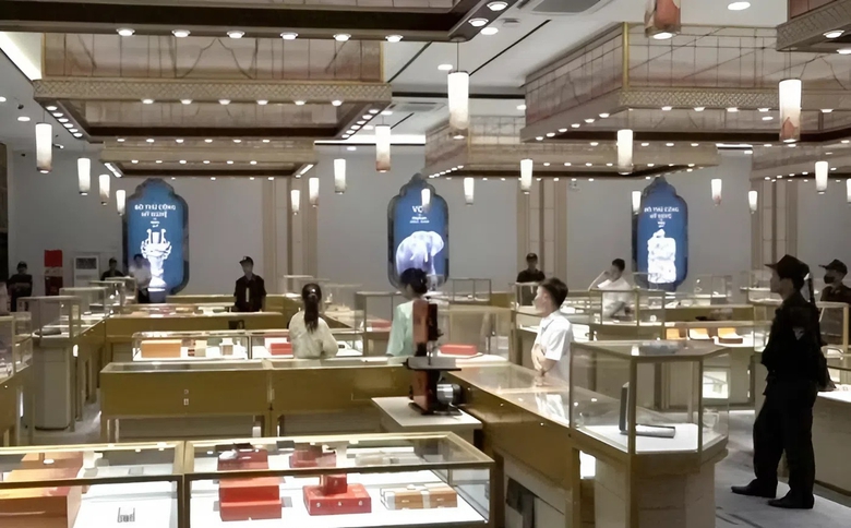 Kh&aacute;nh H&ograve;a ph&aacute;t hiện cơ sở b&aacute;n h&agrave;ng kh&ocirc;ng r&otilde; nguồn gốc, nghi c&oacute; ng&agrave; voi, sừng t&ecirc; gi&aacute;c- Ảnh 1.