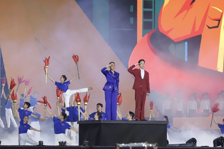 Gần 3.000 nghệ sĩ t&aacute;i hiện 80 năm h&agrave;nh tr&igrave;nh d&acirc;n tộc qua chương tr&igrave;nh nghệ thuật đặc biệt- Ảnh 5.